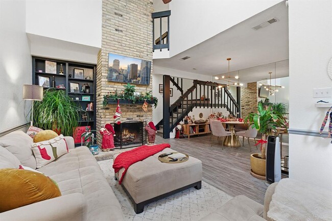 Foto del edificio - 10819 Crown Colony Dr