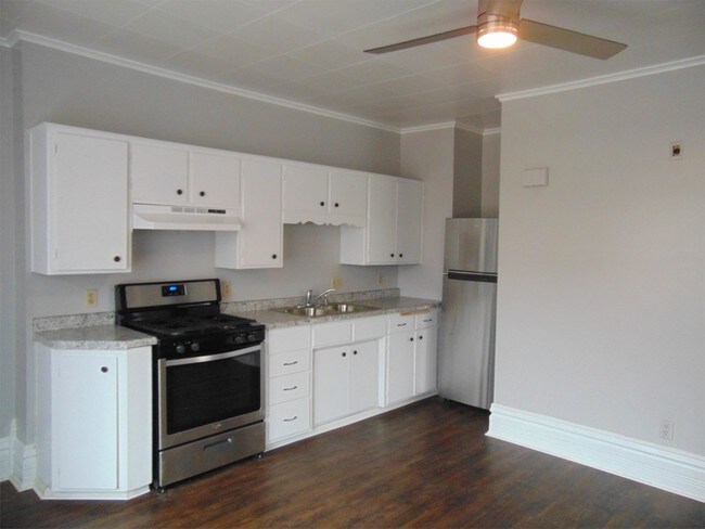 Building Photo - 966 Shawano Ave