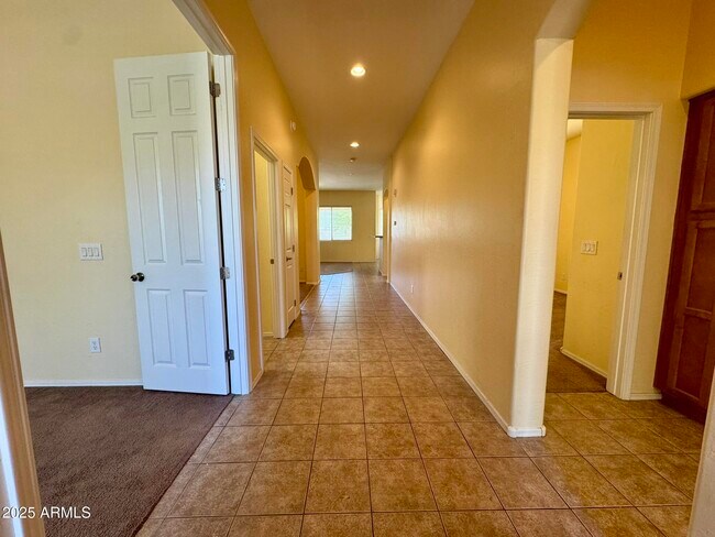 Foto del edificio - 2407 W Crimson Terrace