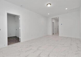 Building Photo - 1526 Crystal Stream Dr