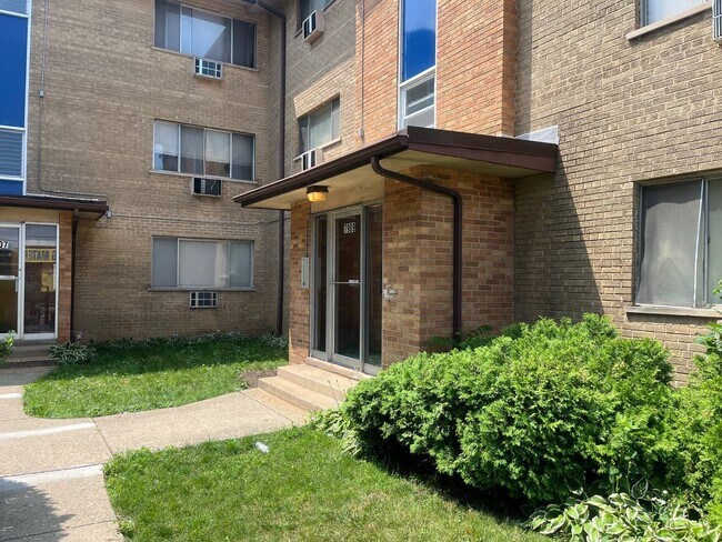 Foto del edificio - 7909 S Greenwood Ave