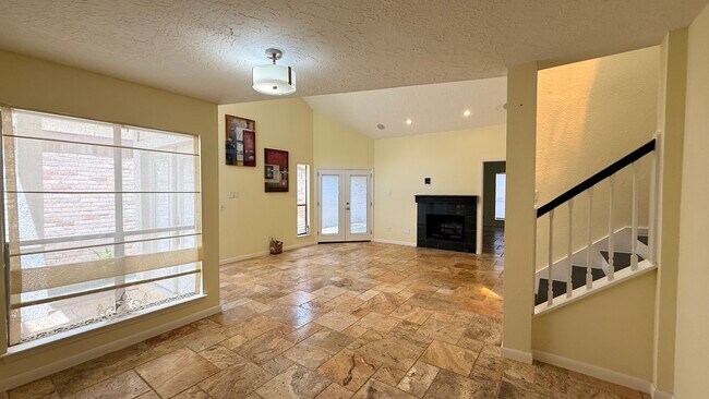 Foto del edificio - 1208 Normans Woods St