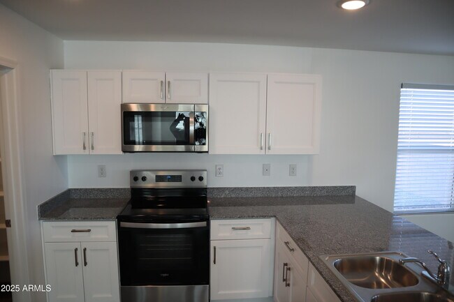 Building Photo - 1267 Flowstone Trl