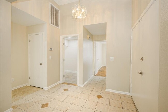 Building Photo - 5006 Westfield Village Dr