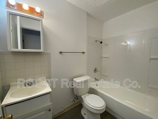 Foto del edificio - 847-849 E Northern Ave