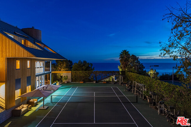 Building Photo - 3900 Villa Costera