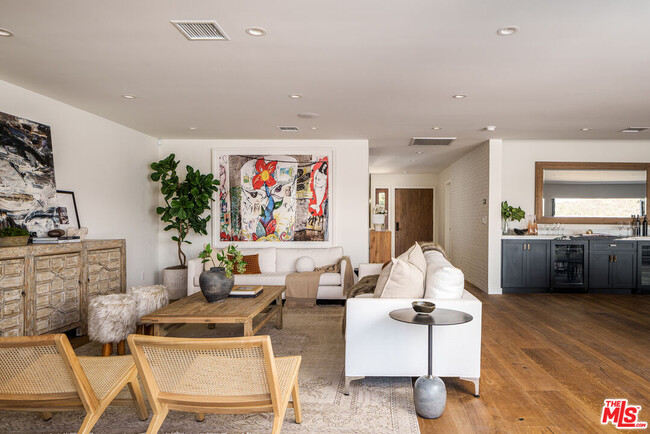 Building Photo - 2658 Carmar Dr