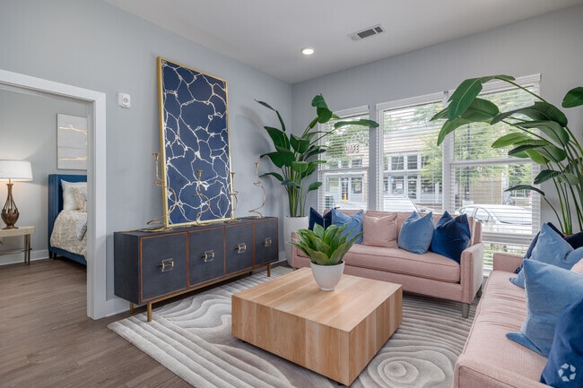 2BR, 2BA - 982SF - Living Room - Abberly Skye