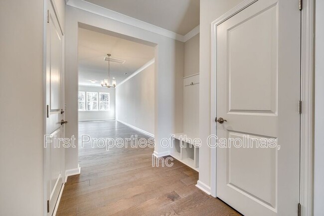 Foto del edificio - 229 Brooks Springs Drive
