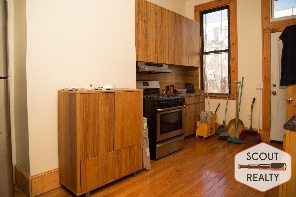 Primary Photo - 173 Stanhope St