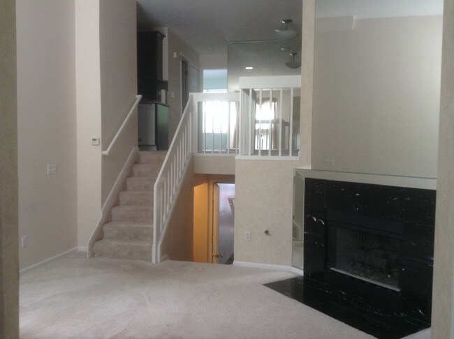 Front entry view - 1470 Maryland Club Dr