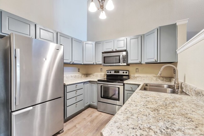 Building Photo - Newly Renovated 3 Bedroom, 2 Bath Condo