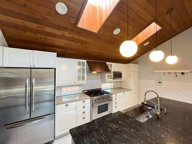 Building Photo - 903 Herndon Ln