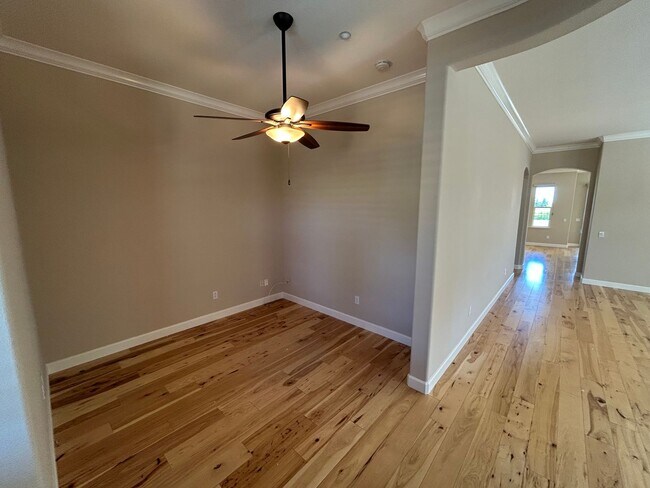 Building Photo - Beautifully Updated 2 Bed 2 Bath Home in 5...