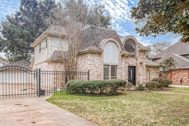 Building Photo - 1015 Sugar Lakes Dr
