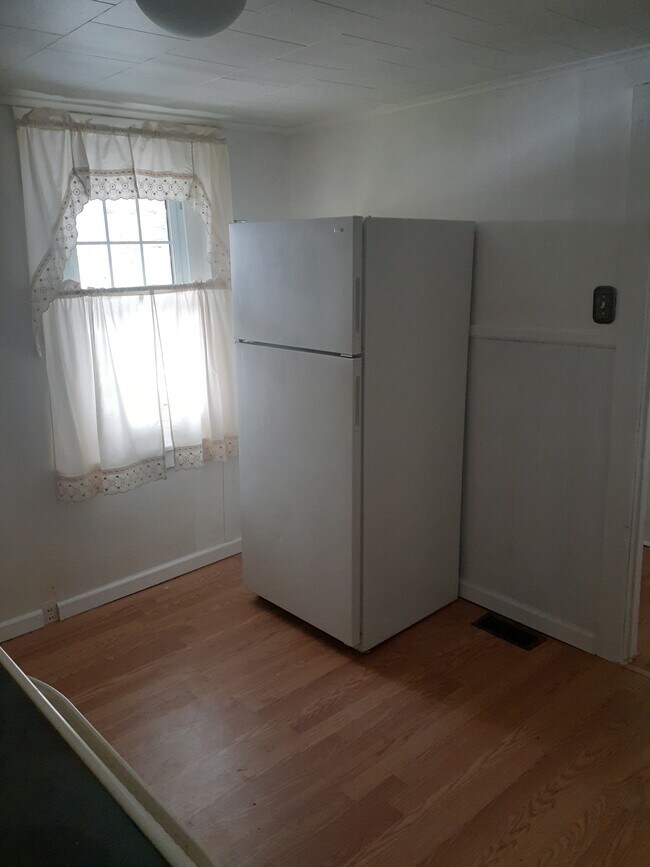 Kitchen - 825 Griswold St