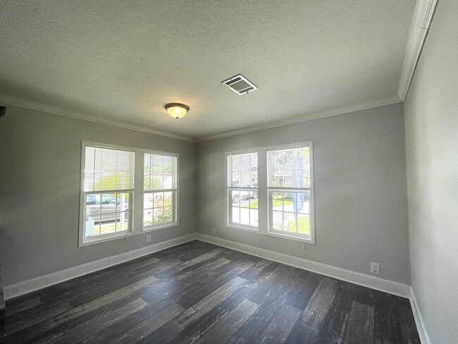 Building Photo - 36116 Plum Ave