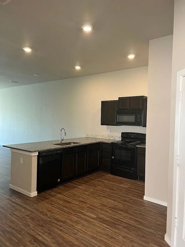 Foto del edificio - 9708 Saratoga Ave