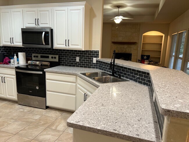 Foto del edificio - 610 Lupine Ln