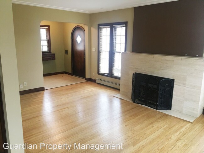 Building Photo - 4 br, 2 bath House - 3007 E Minnehaha Pkwy