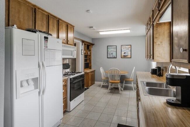 Foto del edificio - 3212 Thornwood Dr