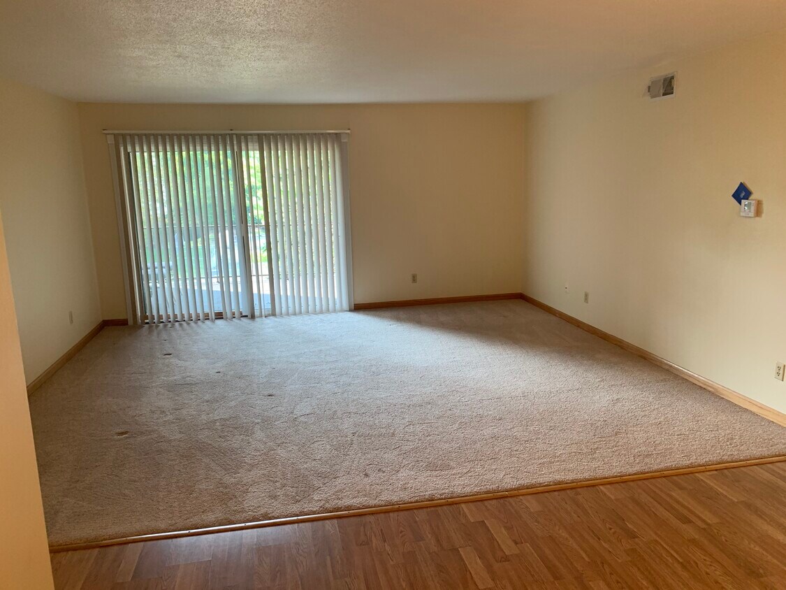 Living room - 1840 Brownstone Blvd