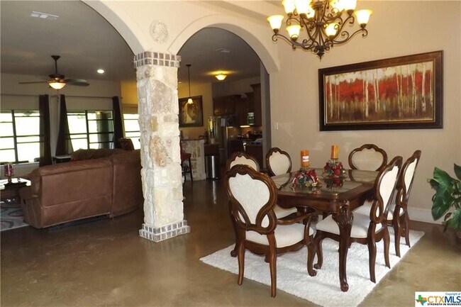 Foto del edificio - 101 Cypress Ct