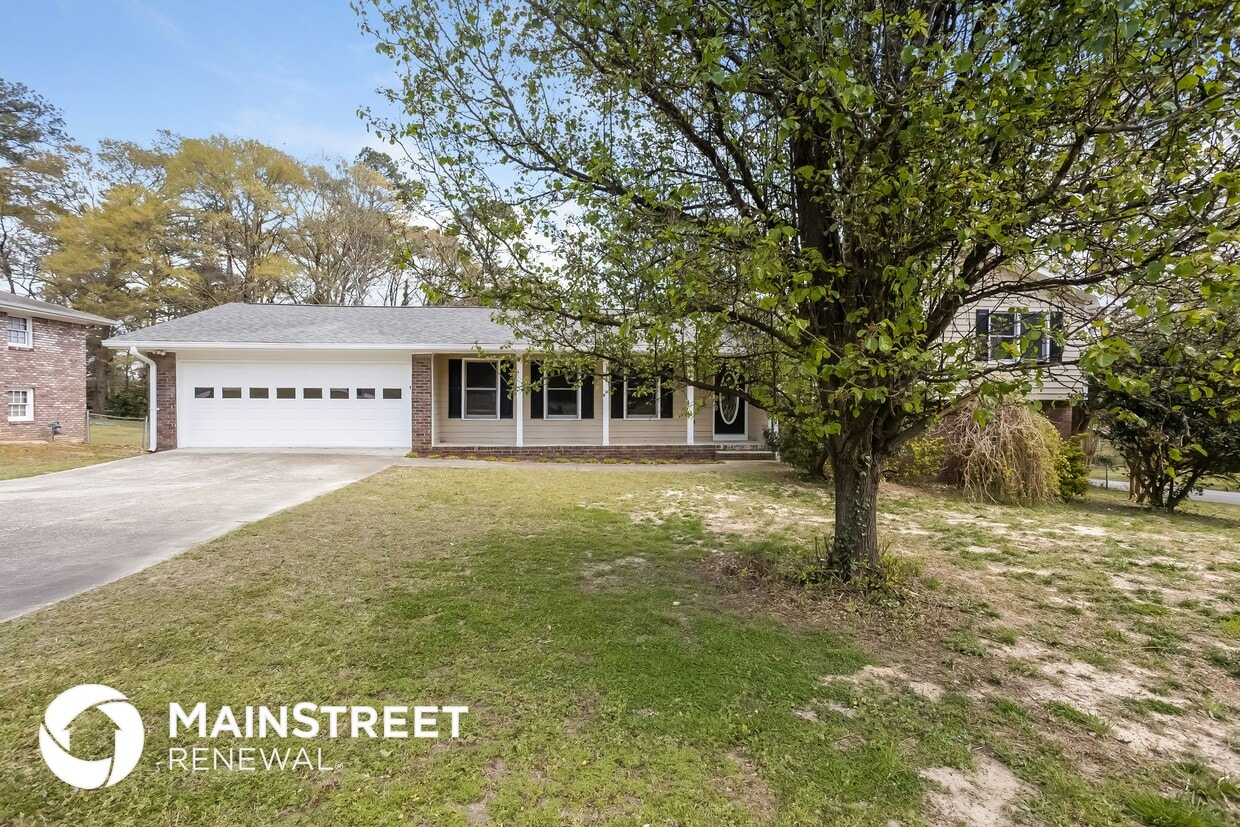 Primary Photo - 680 N Kingsley Dr