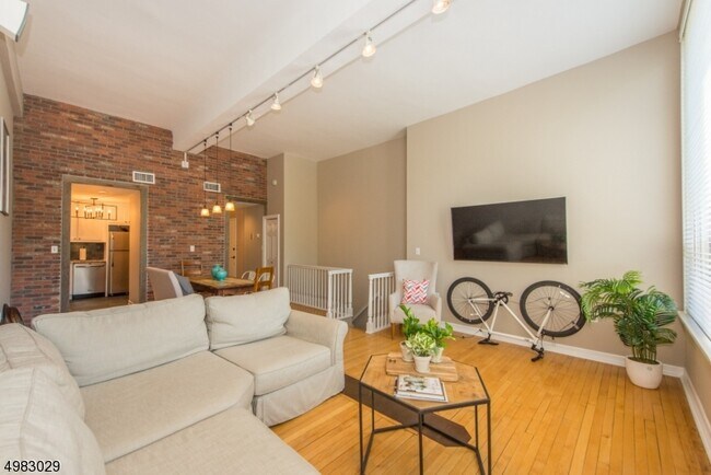 Foto del edificio - 15 Glenridge Ave