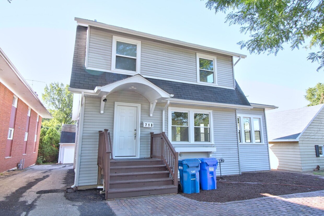 718 W Roosevelt Rd, Wheaton, IL 60187 House Rental in Wheaton, IL