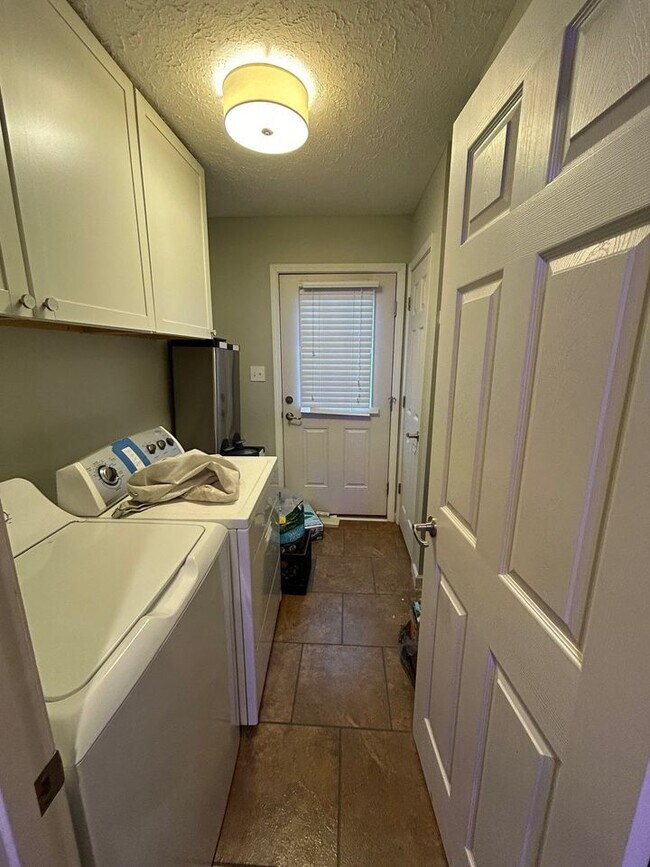 Foto del edificio - 596 White Laurel Ln
