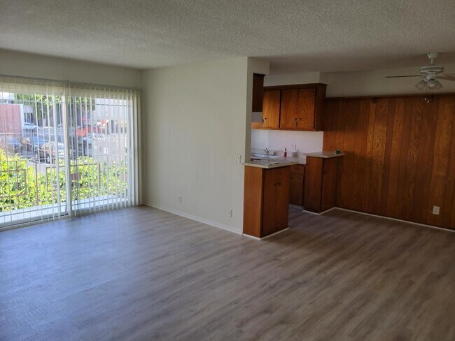 Building Photo - 1439 N Hudson Ave