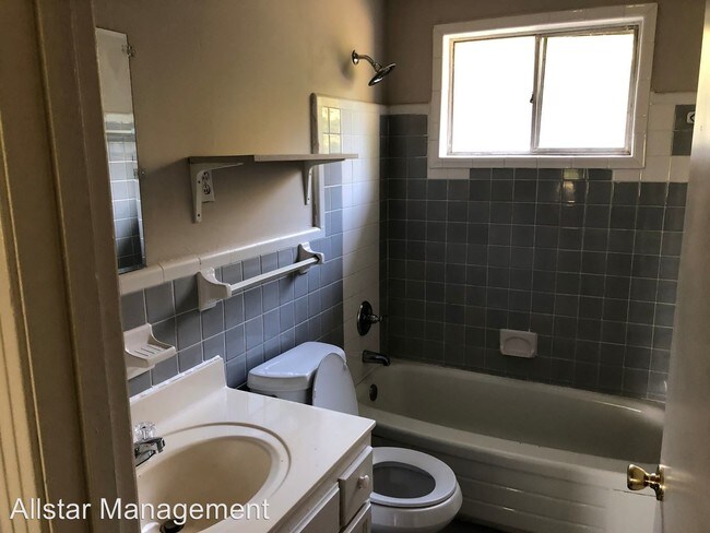 Building Photo - 3 br, 1 bath House - 7025 Yellowdog Cove