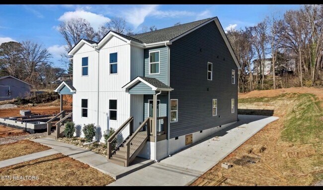 Building Photo - 3431 Garden Dr