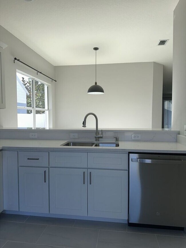 Building Photo - FULLY RENOVATED HOME IN OAK GROVE COMMUNITY