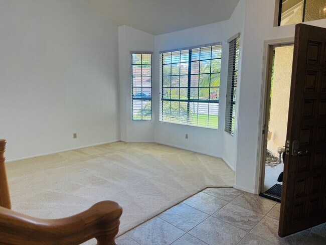 Foto del edificio - View Mission Oaks 4 Bedroom