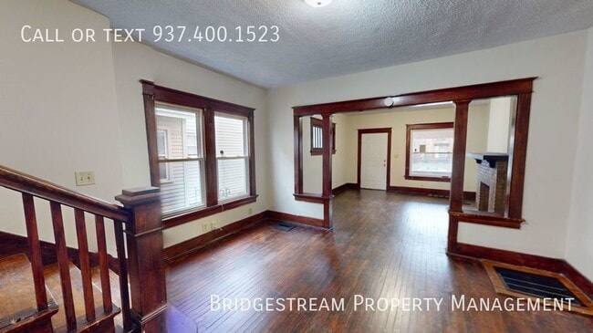 Building Photo - Updated 3 bedroom, 1 bath duplex in North ...