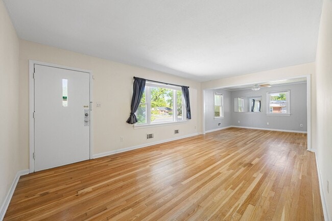 Building Photo - Beautiful 2 Bedroom Corner Lot Property Near Forest Hill Ave ***Available May 2026***