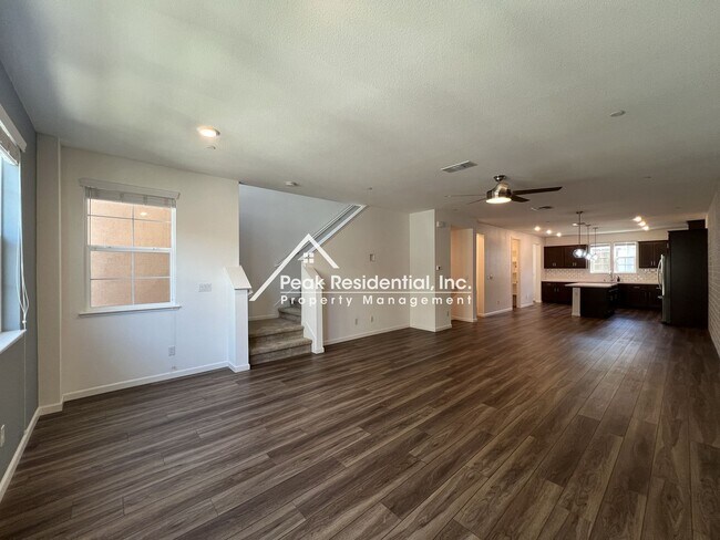 Building Photo - Newer 4bd/3.5ba North Natomas Townhouse wi...