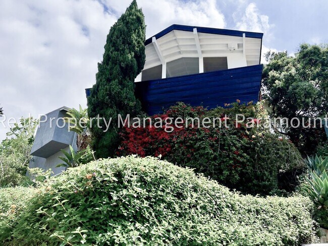 Building Photo - Furnished Brentwood Hills Retreat with Tim...