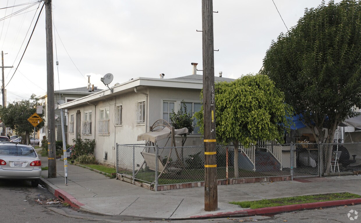Primary Photo - 4080 E 18th St