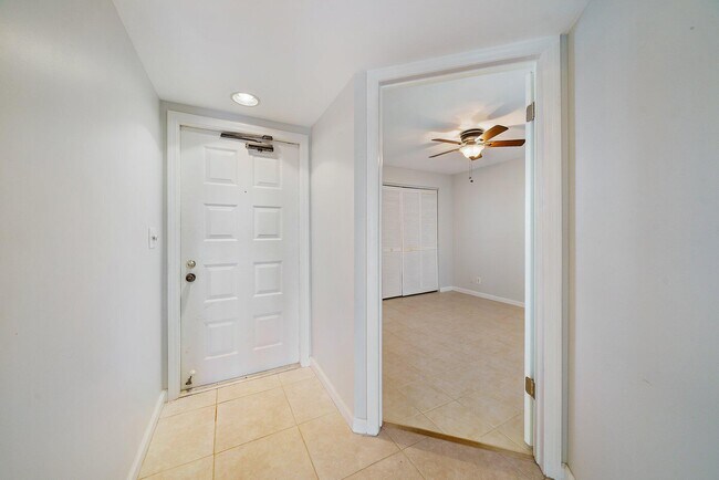 Building Photo - 243 Bay Colony Dr N