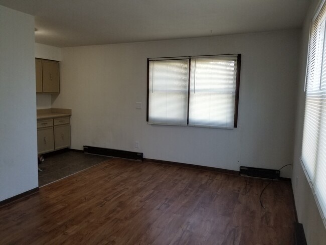 Family room - 1033 Valley Dr