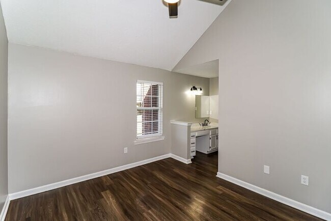 Building Photo - Renovated Home in Millington!!