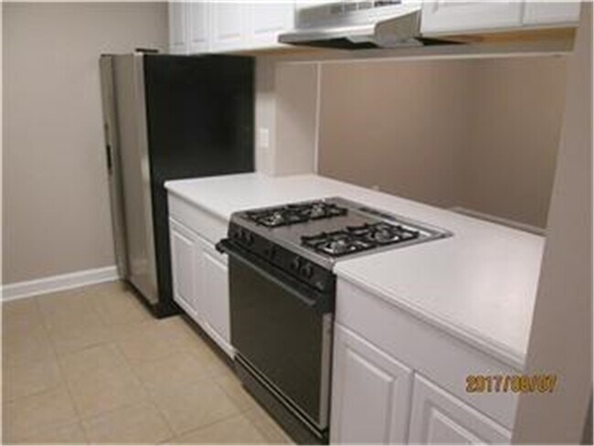 Foto del edificio - 1001 Waters Edge Dr