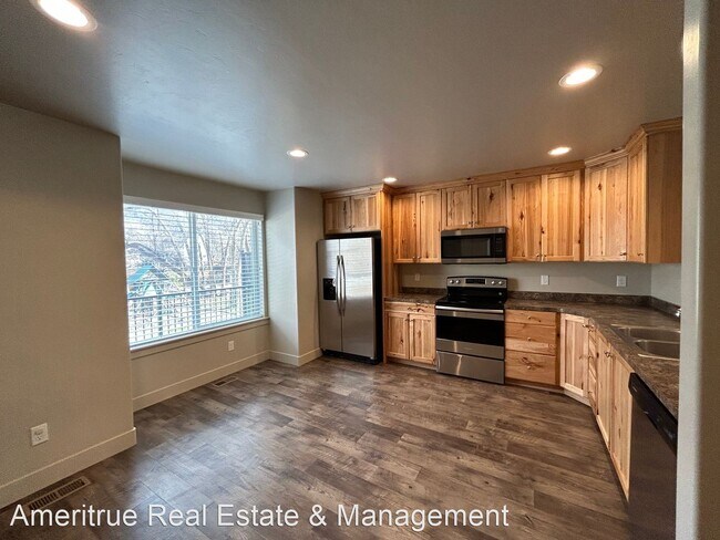 Foto del edificio - 3 br, 2.5 bath House - 163 South 300 West