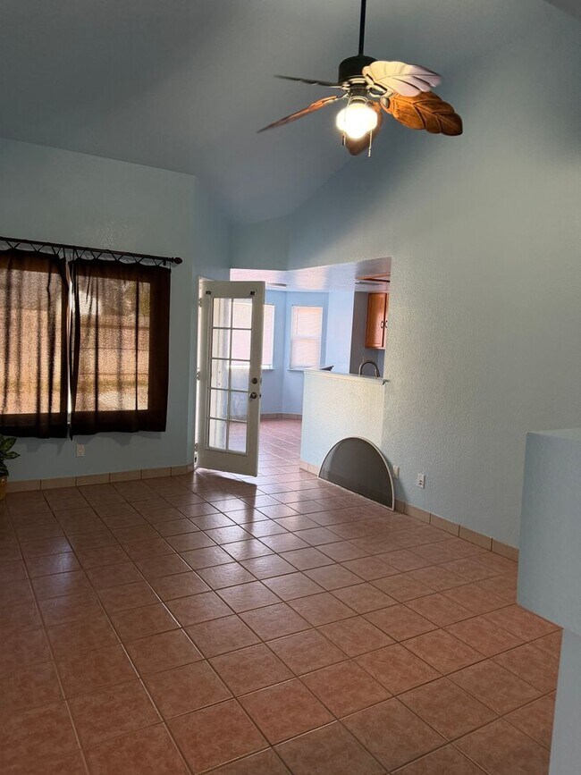 Foto del edificio - Spacious 3-Bed, 2-Bath One-Story Home in Sacramento!