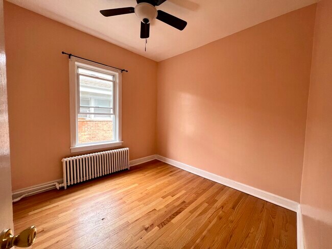 Foto del edificio - 5048 W Henderson St