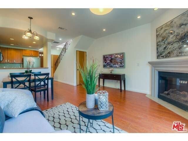 Foto del edificio - Beautifully Updated Condo in NoHO