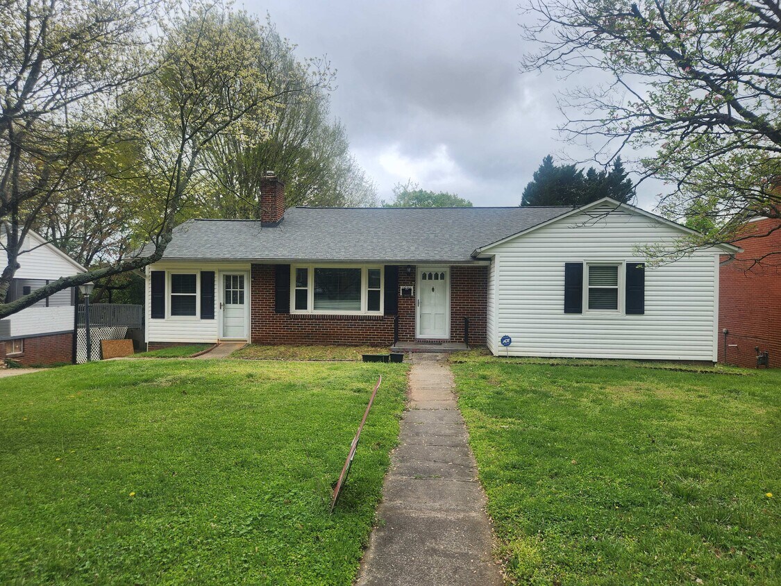 Primary Photo - 1620 Princeton St